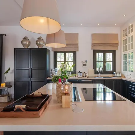 Luxury In Golden Mile